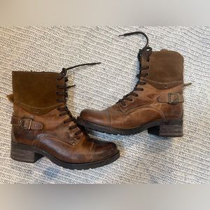 TAOS well worn boots w imperfections, please see photos